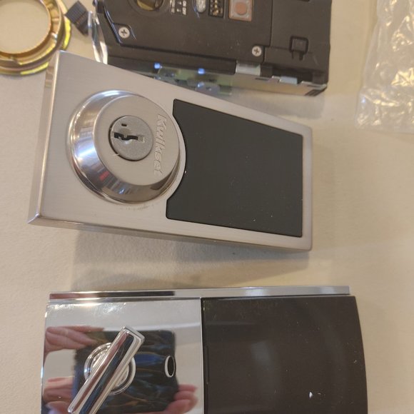 Replacement Parts (For Parts/ NOT WORKING) KWIKSET SMARTCODE 915 TOUCHSCREEN - Picture 2 of 4